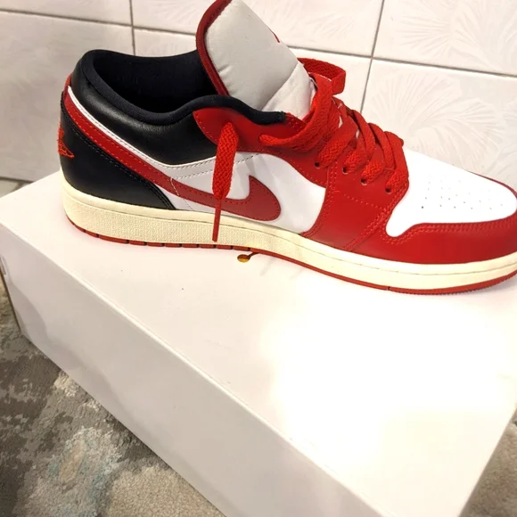 Women's/ Men's Air Jordan 1 Low Reverse Black toe - Picture 7 of 7